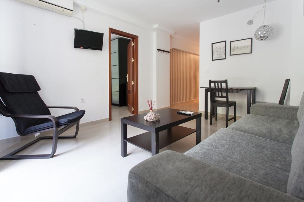 Apartamentos Diaber Larana Seville Bilik gambar