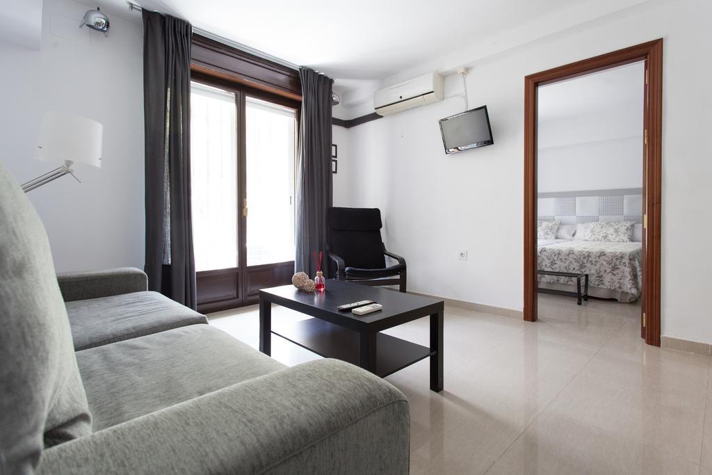 Apartamentos Diaber Larana Seville Bilik gambar