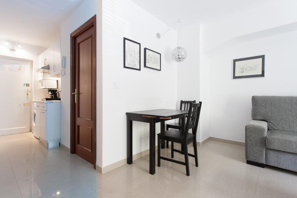 Apartamentos Diaber Larana Seville Bilik gambar