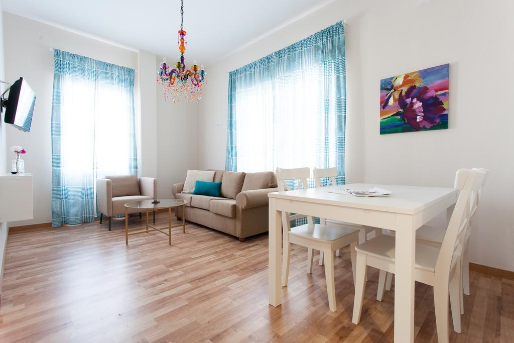 Apartamentos Diaber Larana Seville Bilik gambar