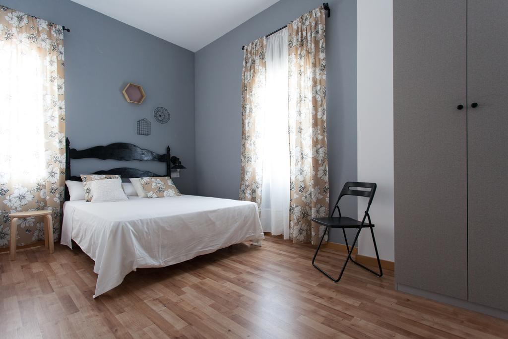 Apartamentos Diaber Larana Seville Bilik gambar